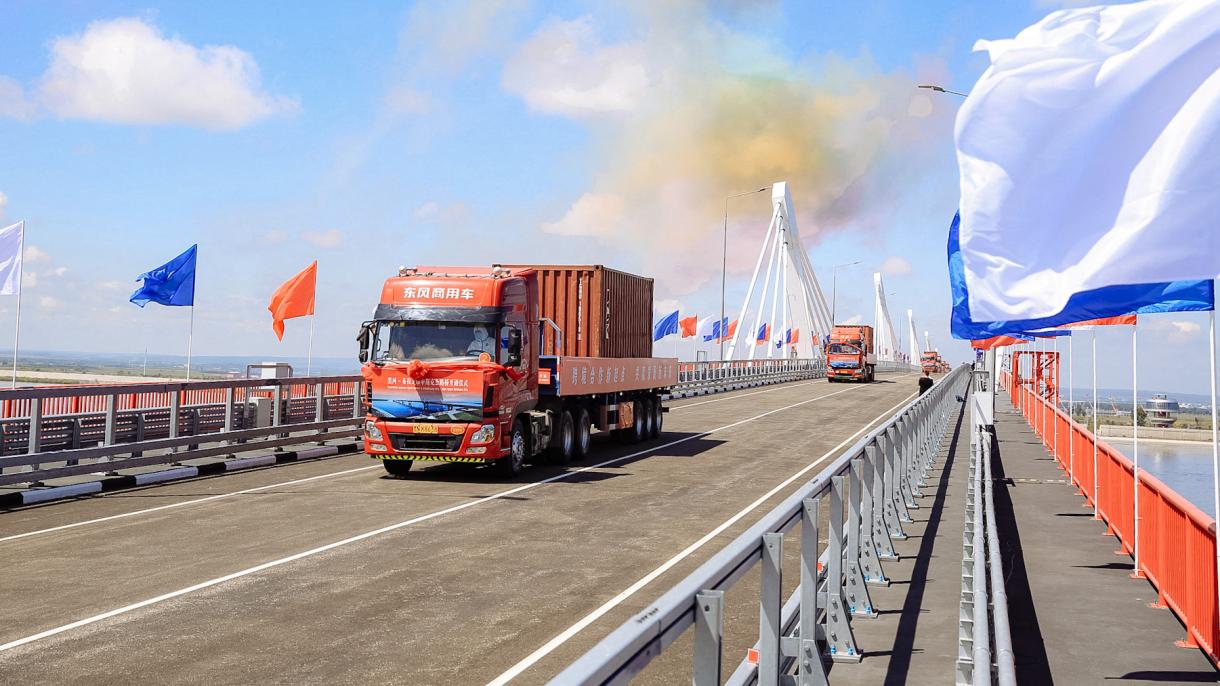افتتاح اولین پل بزرگراه بین روسیه و چین