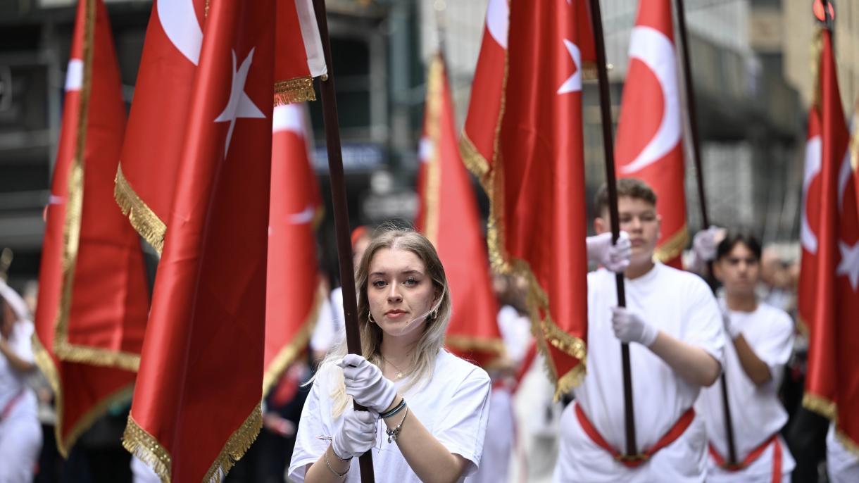 abd new york turk gunu yuryusu.jpg