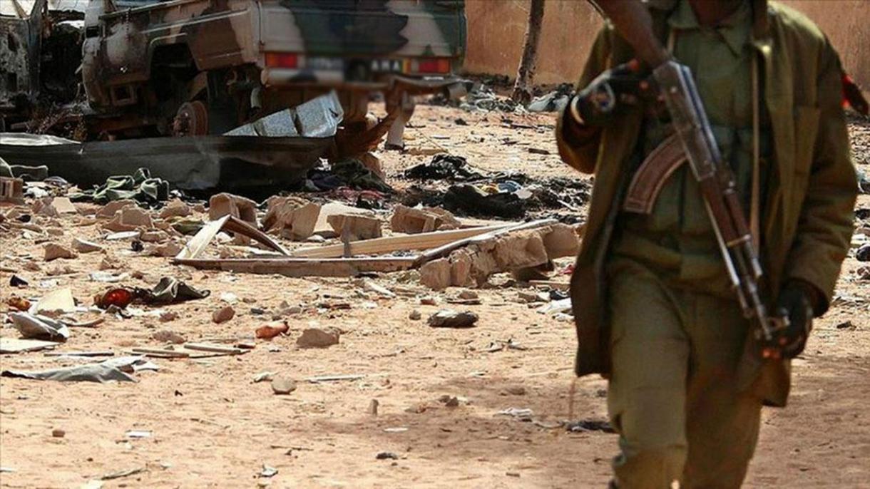 Dois ataques terroristas no Mali matam 49 civis e 15 militares