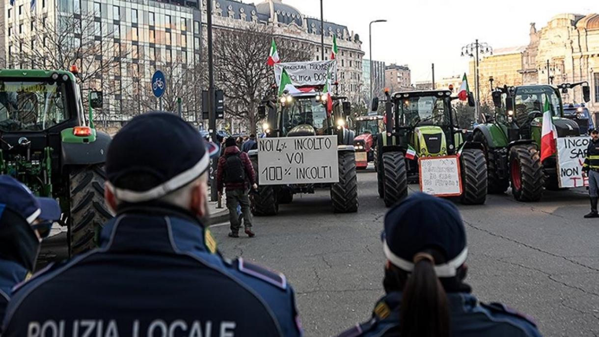 Agricoltori italiani continuano a protestare contro le politiche agricole dell’Unione Europea