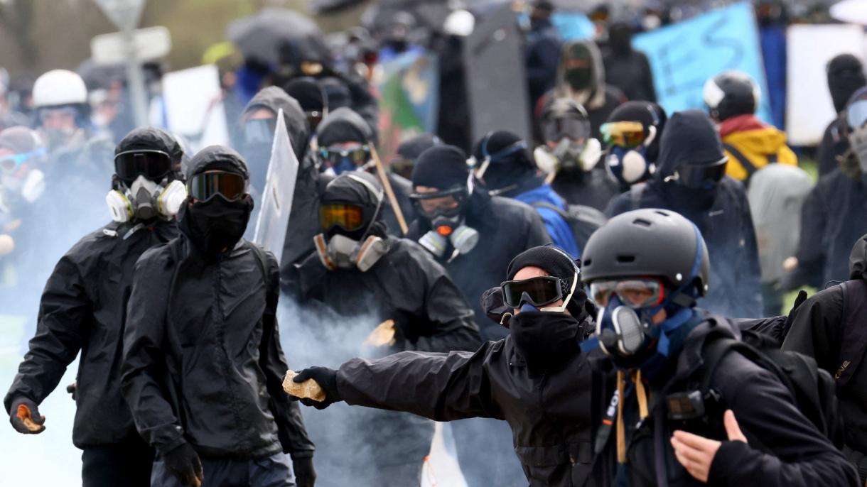 法国一示威者的家人对警察提起刑事诉讼
