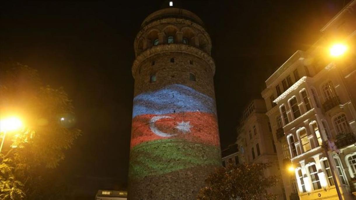 İstanbulda Qalata qülləsi Azərbaycan bayrağının rəngləri ilə işıqlandırılıb