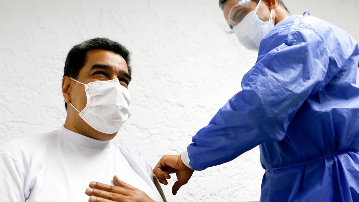 Presidente da Venezuela, Nicolás Maduro, recebe primeira dose da vacina russa