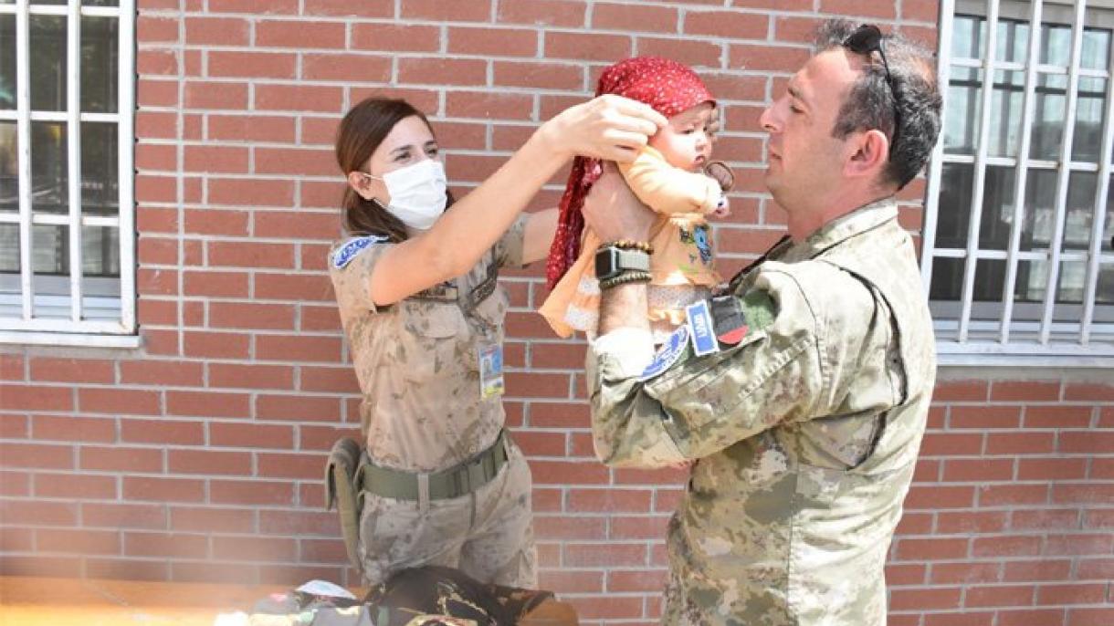 کابل:ترک فوجیوں نے لاپتہ 2 ماہ کی بچی کو والدین سے ملا دیا