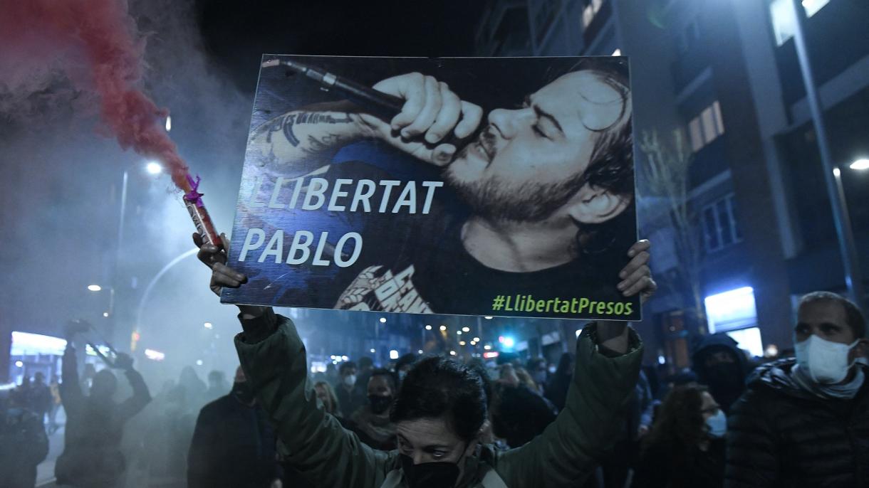 Barcelona vive a sua sexta noite de protestos contra a prisão de Hasél