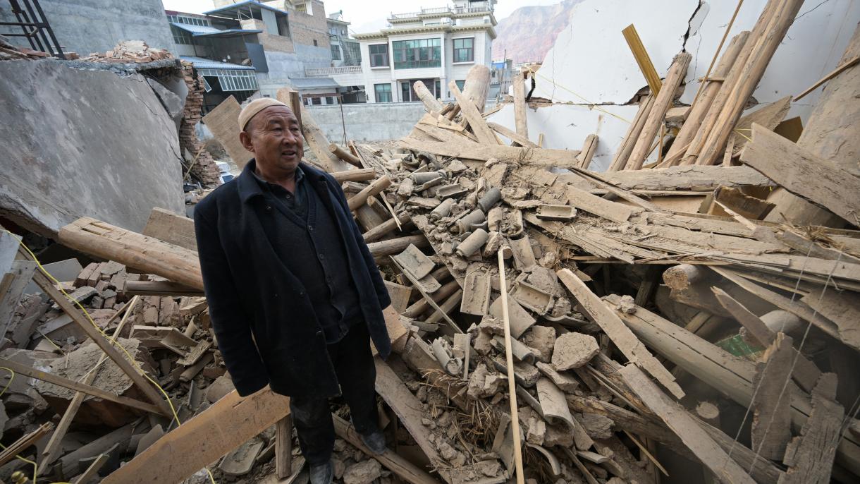 中国地震死亡人数增至148人