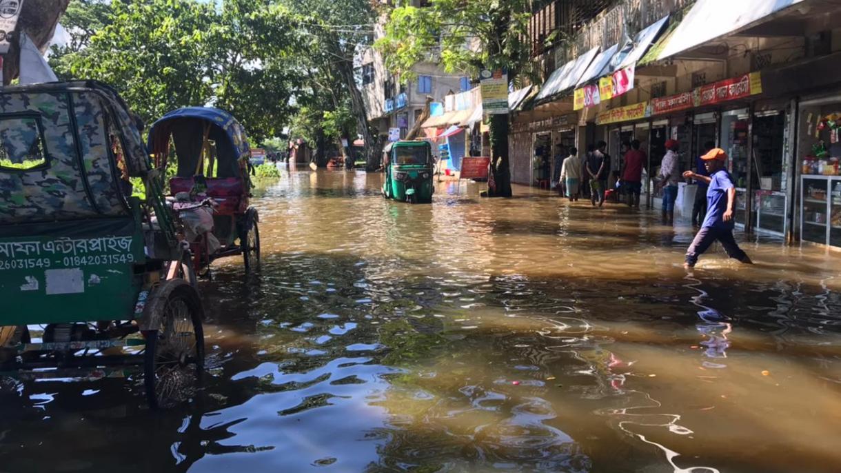 Наводненията в Бангладеш отнеха живота на  над 100 души