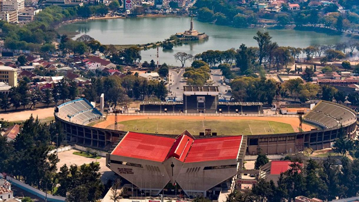Hatalmas tülekedés alakult ki egy madagaszkári stadionnál:egy halott