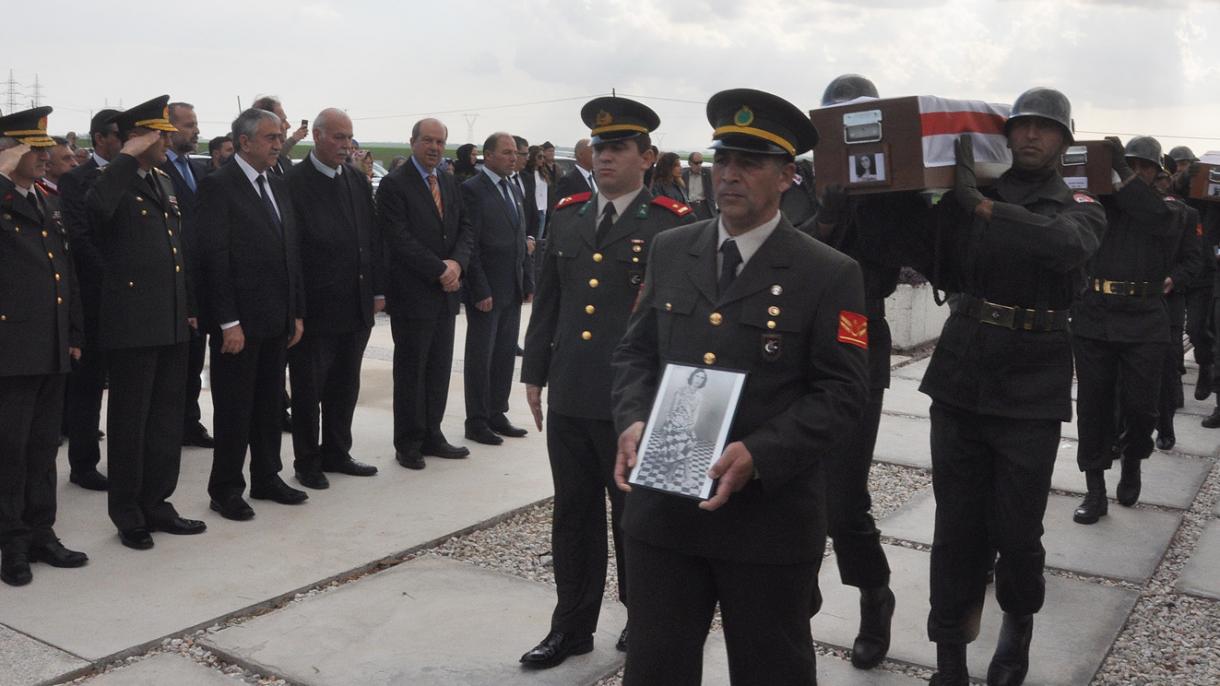 Hősi halottakat temettek Cipruson