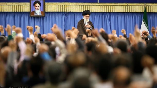علی خامنه‌ای: بارها گفته‌ام که نمی‌توان به امریکایی‌ها اعتماد کرد