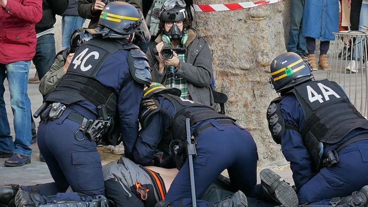 Францияда 2 полицияға тергеу ашылды