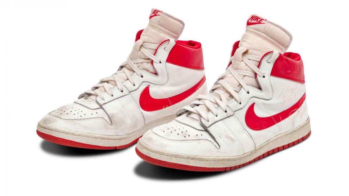 Las zapatillas de Michael Jordan salen a subasta