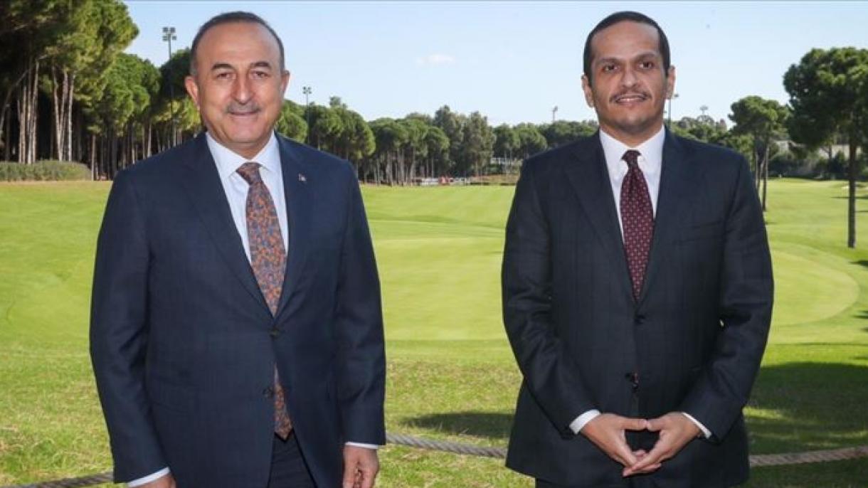 Çavuşoglu e seu homólogo do Qatar confirmam seu compromisso de fortalecer as relações bilaterais