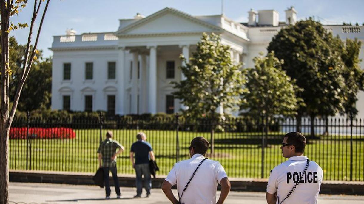 Un uomo si è suicidato  di fronte alla Casa Bianca