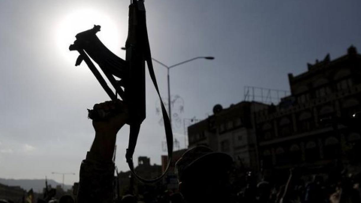حمله راکتی حوثی ها به اردوگاه نظامی در یمن