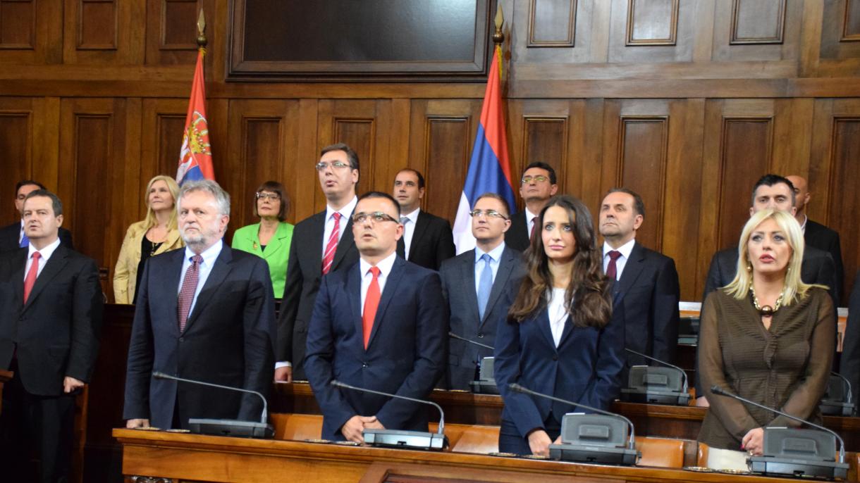 صربستان پارلامنتی یئنی حکومتی تصدیقله‌دی