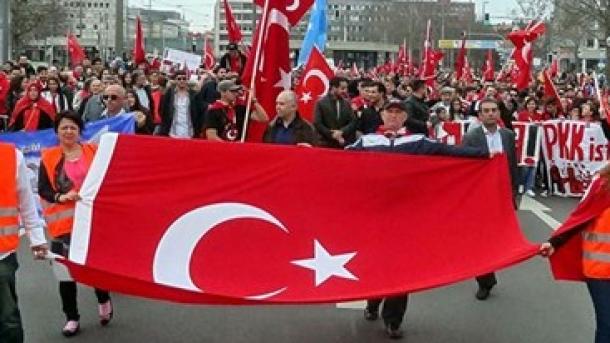 Los turcos en Austria protestan la erección de un monumento sobre el supuesto genocidio armenio