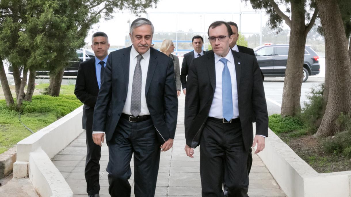 Presidente turco chipriota Akıncı recibe a Espen Barth Eide sobre el atasco en negociaciones