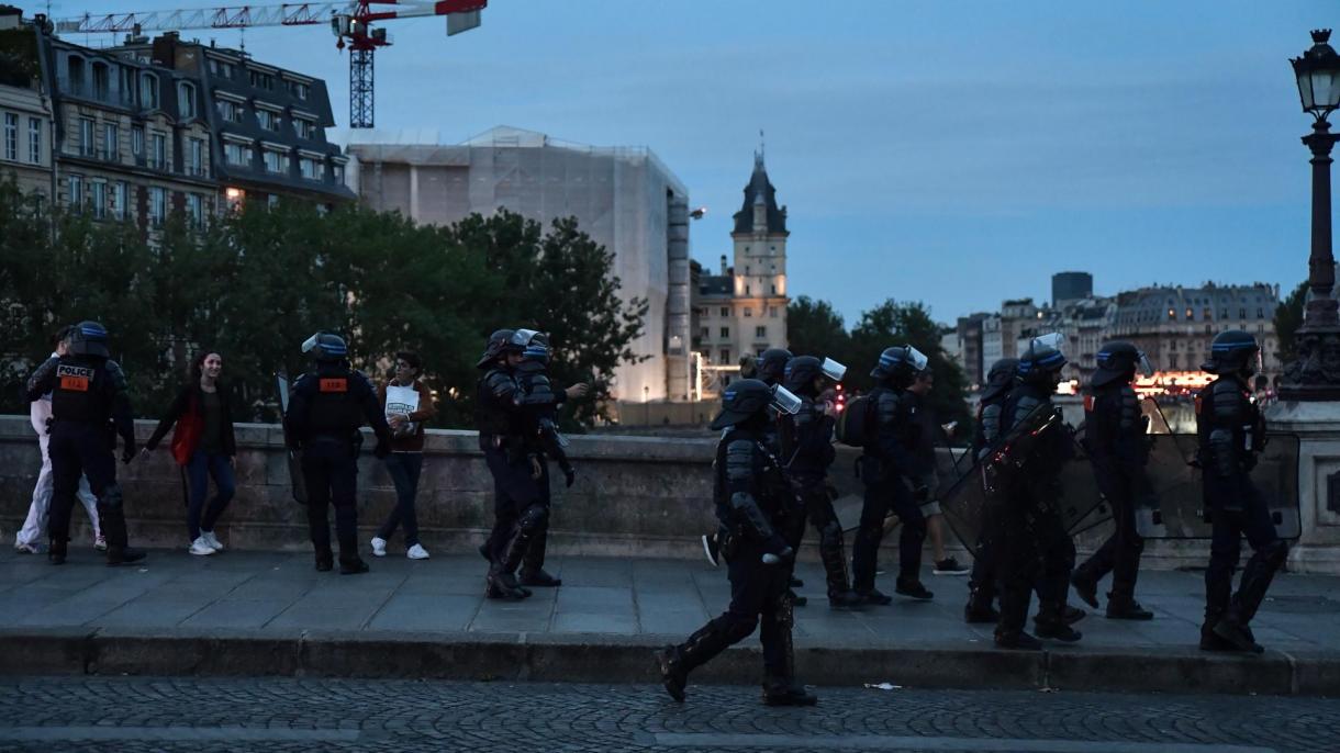 فرانس بھر میں جاری احتجاجی مظاہروں میں ایک ہزار افراد کو حراست میں لے لیا گیا