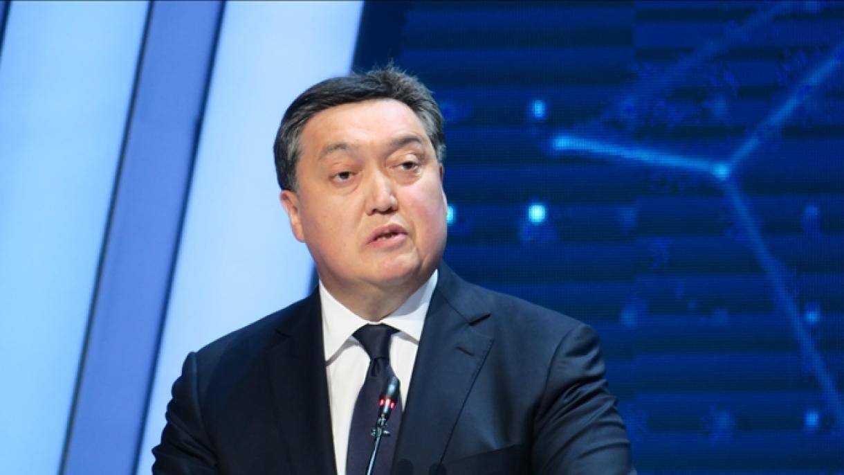 په قزاقستان کې حکومت د پراخو مظاهرو په نتیجه کې استعفا وکړه.