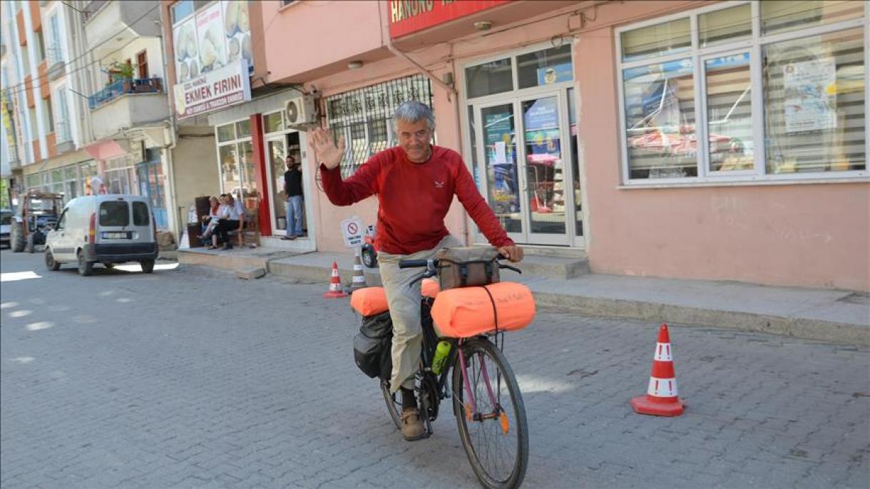 دوچرخه سوار ایرانی برای صلح جهانی رکاب می زند