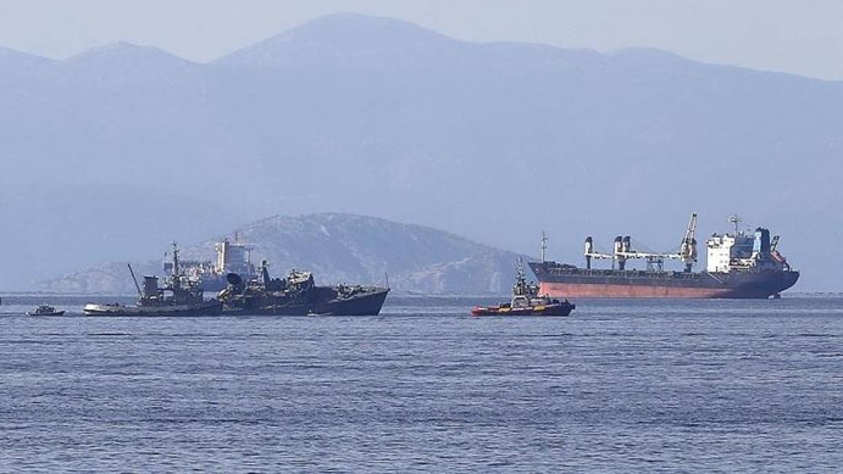 Colisionan nave militar griega y un buque portacontenedores cerca de las costas de El Pireo