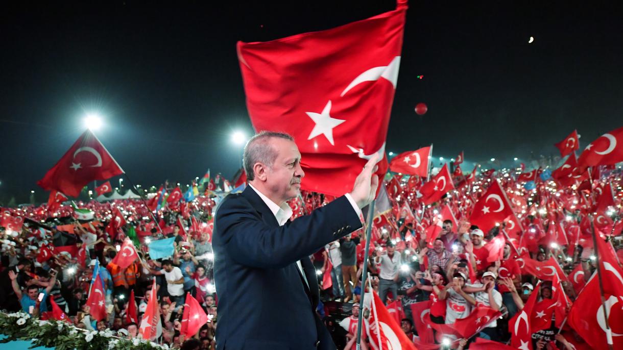 اردوغان استانبول ده گی شهید لرنی ایسلش و دموکراسی ییغینیده سوزگه چیقدی