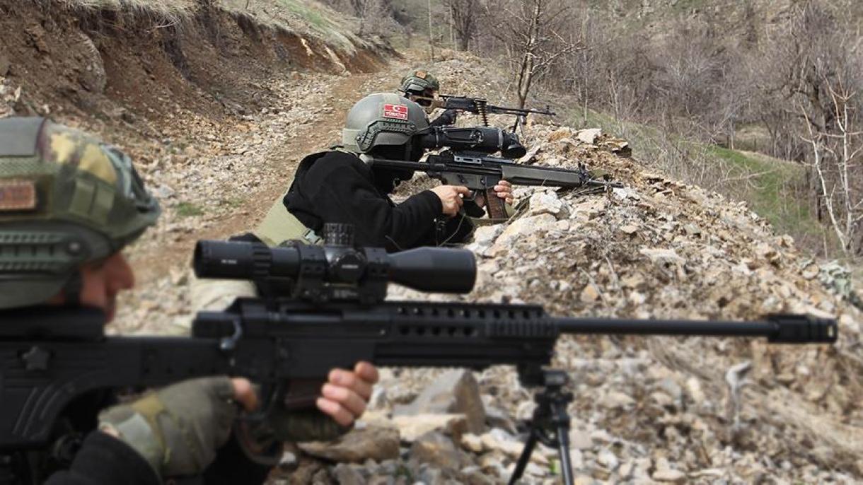 土耳其军人制服36名恐怖分子