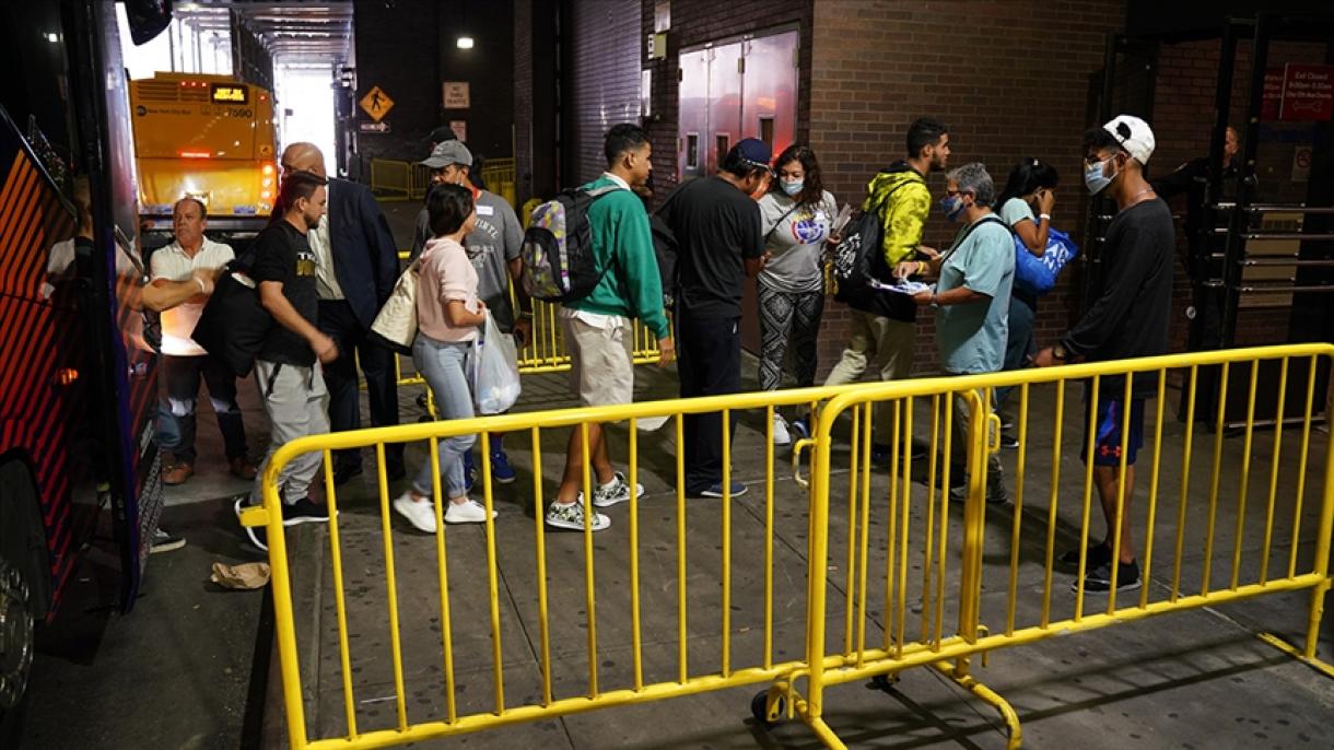 Nueva York declara el estado de emergencia por masiva afluencia de migrantes