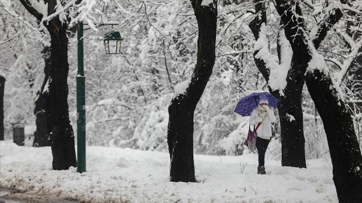 巴尔干国家遭受大雪侵袭