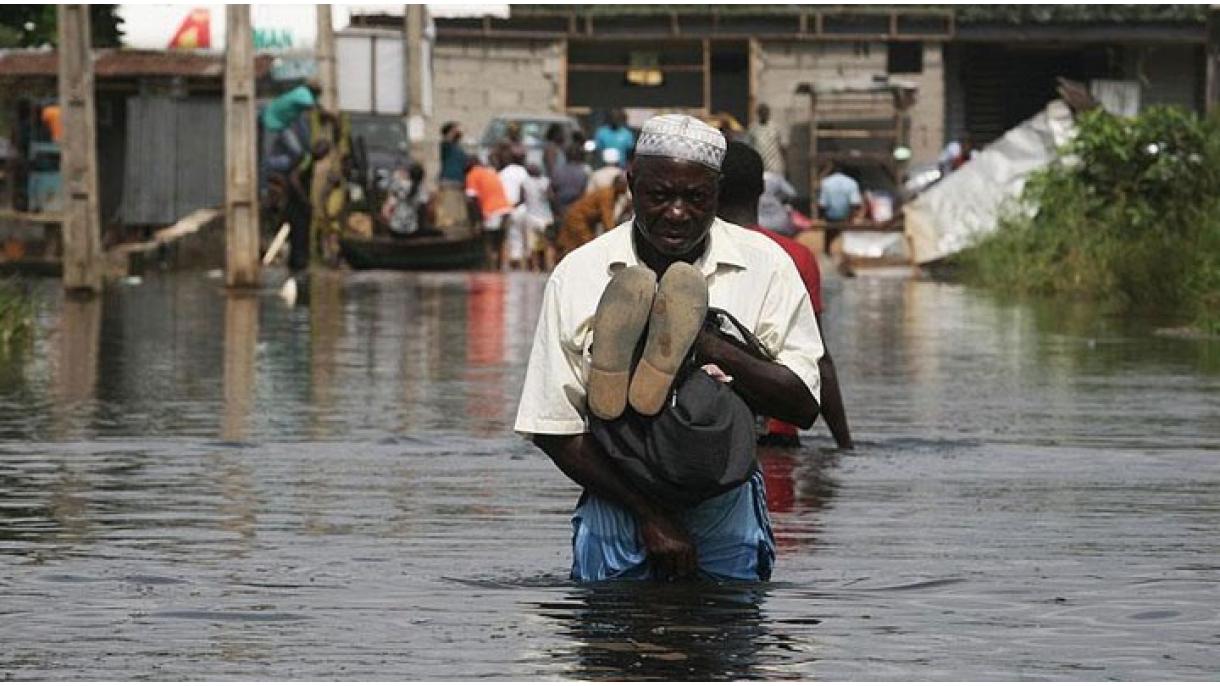 尼日利亚洪水泛滥15人死亡
