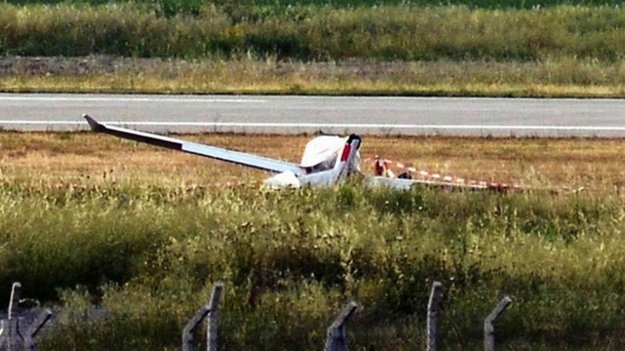 美国德克萨斯州一架小型飞机坠毁