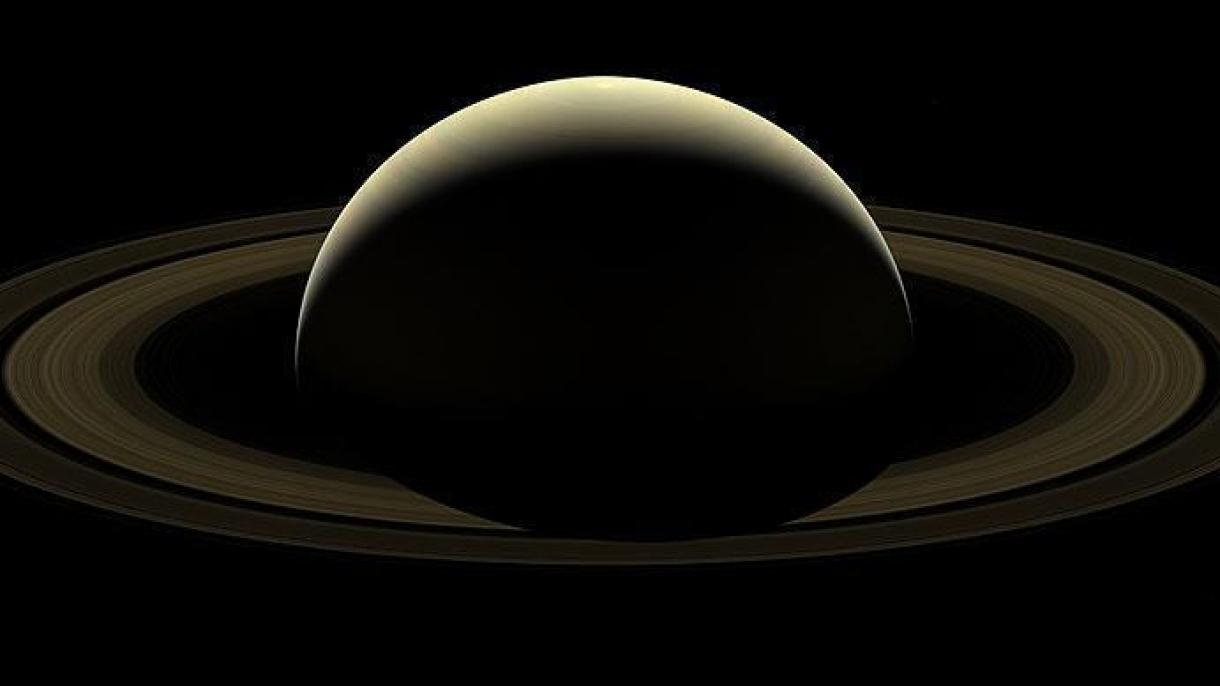 Scoperte 20 nuove lune attorno a Saturno