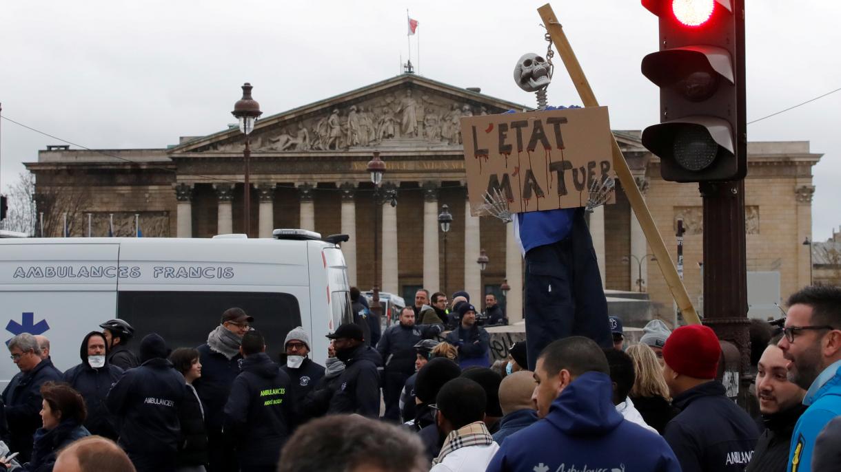 تظاهرات اعتراض آمیز کارکنان آمبولانس ها در فرانسه