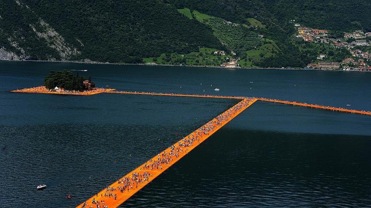 ساخت راهرو بر روی دریاچه ای در ایتالیا