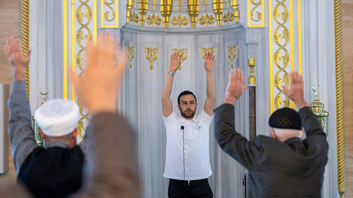 استنبول کی مسجد میں جسمانی ورزش کا آغاز،نمازیوں کی دلچسپی
