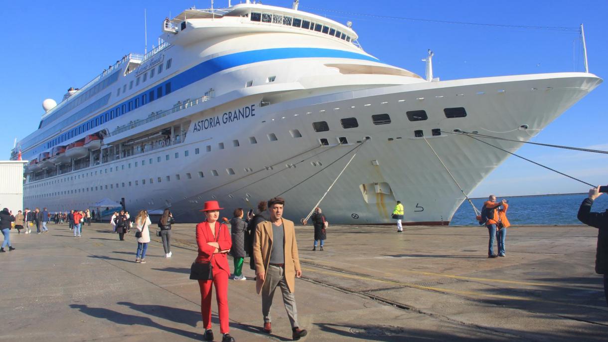 کشتی تفریحی "آستوریا گرانده" امسال برای سومین بار در سامسون پهلو گرفت