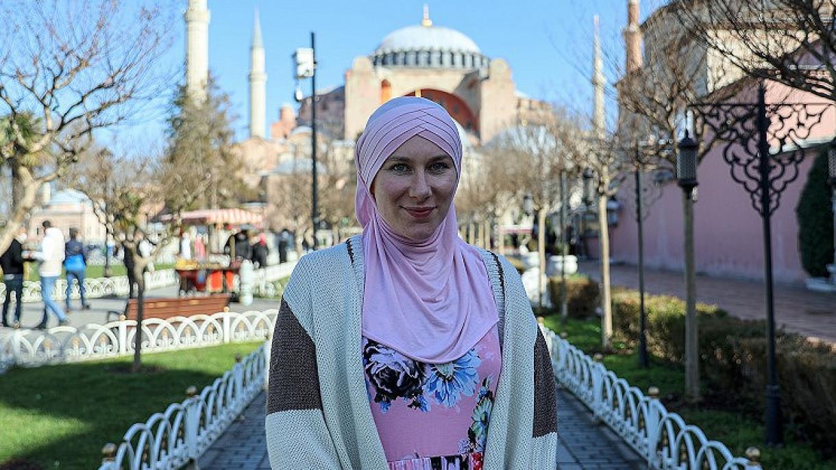 ムスリムになったイギリス人女性 ソーシャルメディア上でトルコとイスラムについて語る ムスリムになったイギリス人女性 ソーシャルメディア上でトルコとイスラムについて語る