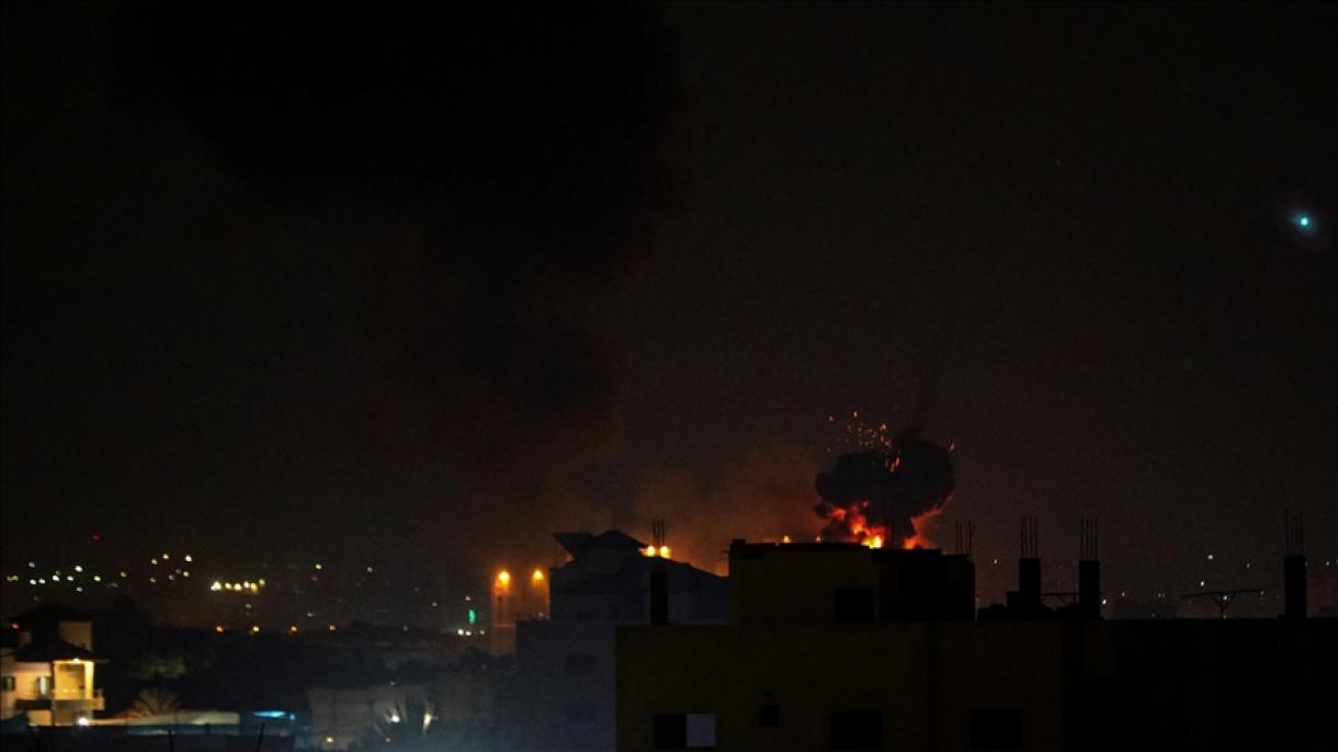 以色列军队空袭处于封锁状态的加沙地带