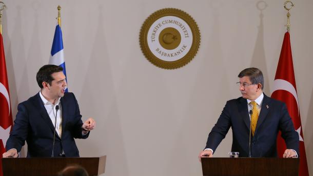 土希两国总理在伊兹密尔举行会晤