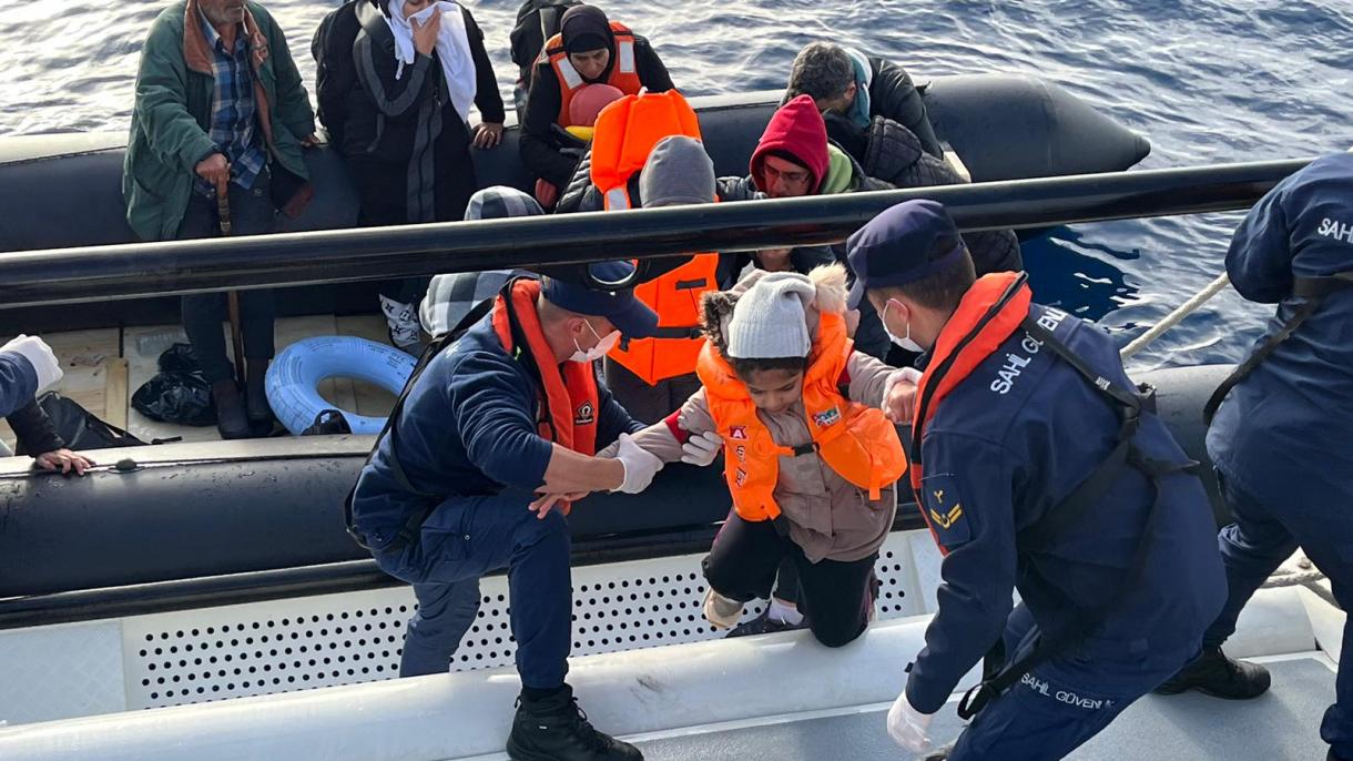 نجات 14 مهاجر غیرقانونی توسط گارد ساحلی ترکیه