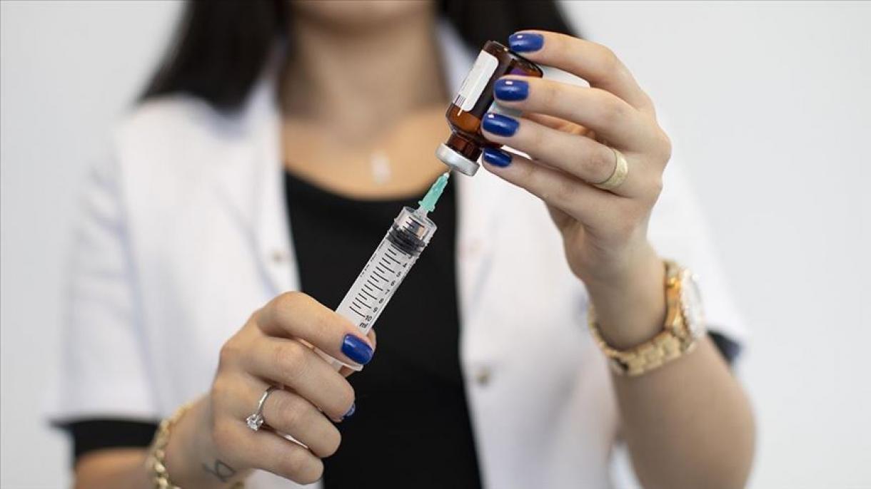 Compañía farmacéutica británica recibe multimillonaria financiación de EEUU para la vacuna de Oxford