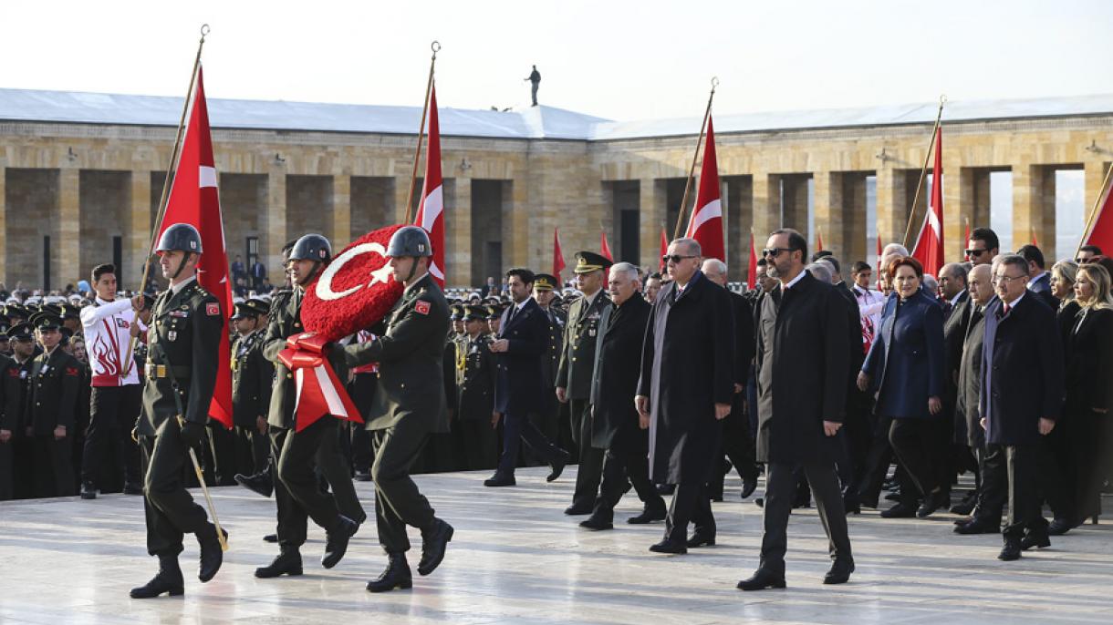 Turkiyada davlat arboblari Otaturkni xotirlash uchun Anitkabirda...