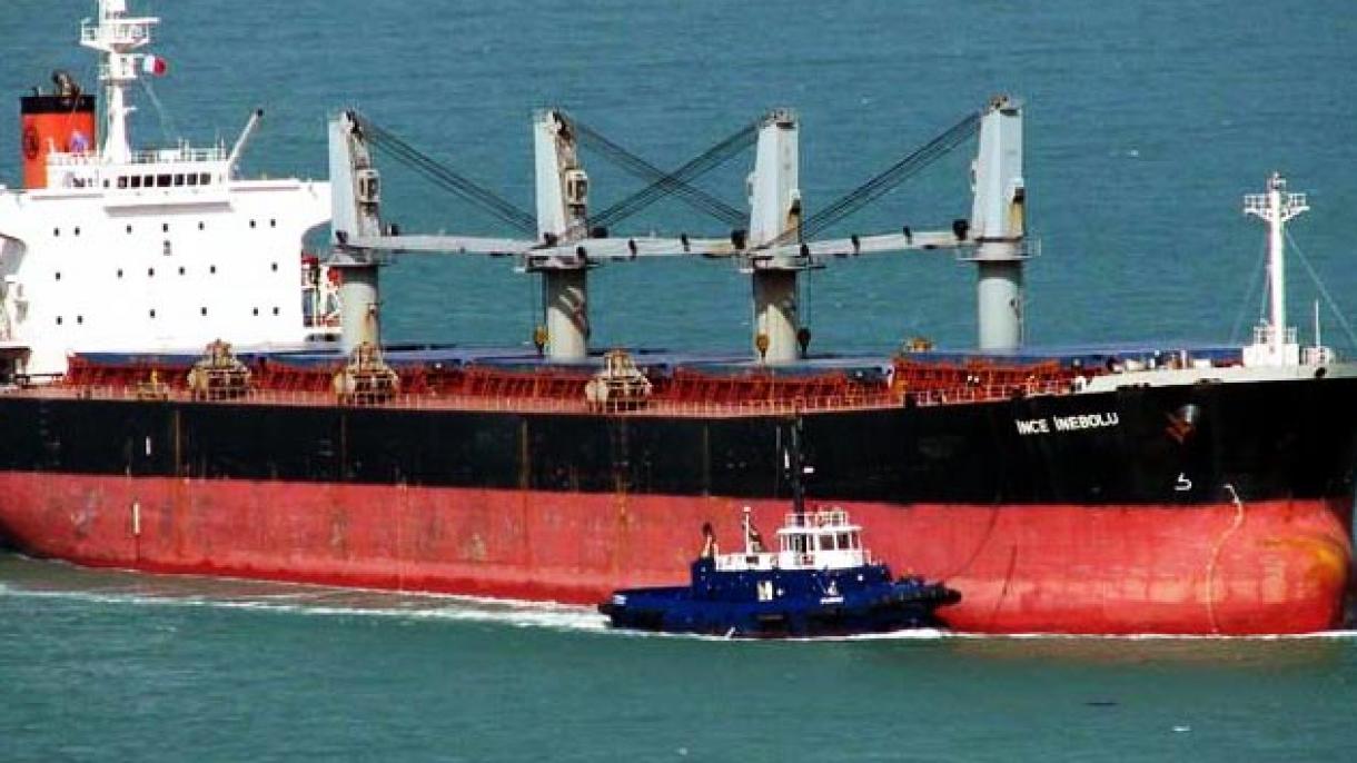 一艘土耳其货船在也门海域发生爆炸原因不详
