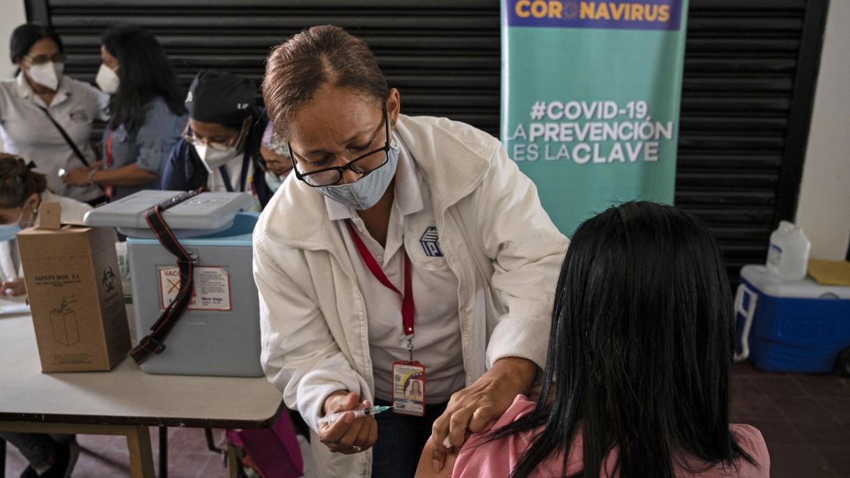 Arranca la vacunación de profesores en Venezuela