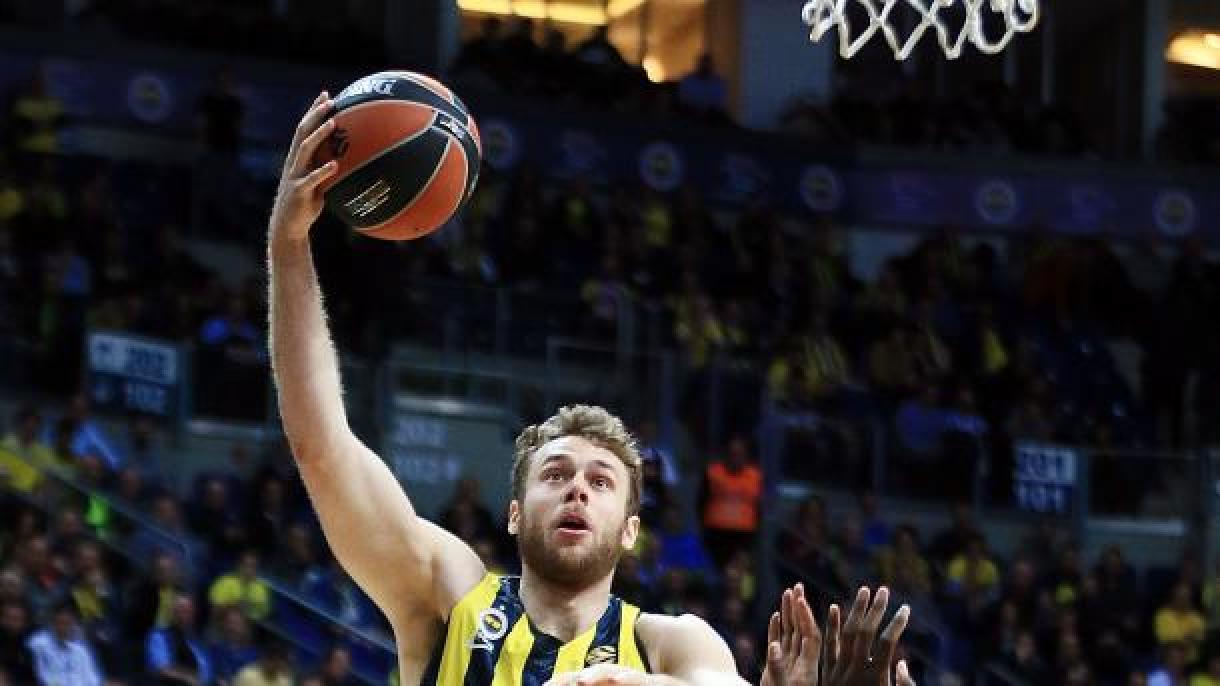 Basquete: Fenerbahçe Doğuş domina a Estrela Vermelha por 82 a 56