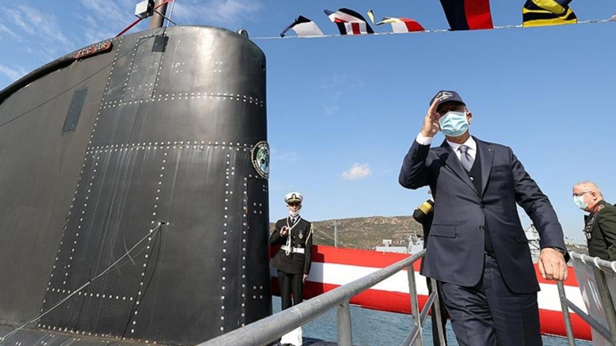 بازدید وزیر دفاع ملی و فرماندهان قوا از زیردریایی تی‌سی‌جی گور در پایگاه دریای فوچا