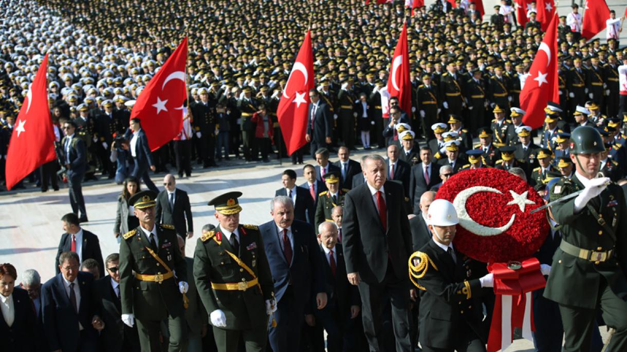 Dia da República: multidão encheu o Mausoléu de Ataturk