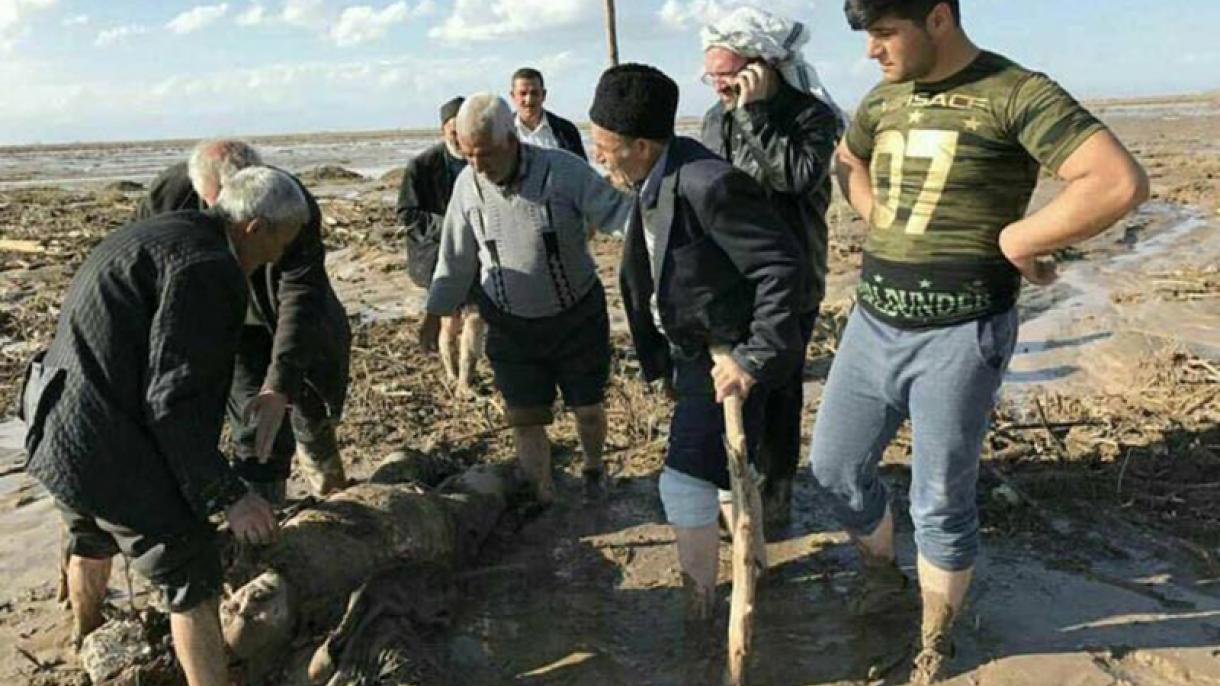 انتشار تصاویر دلخراشی از اجساد رها شده در پایین دست منطقه سیلزده در آذربایجان