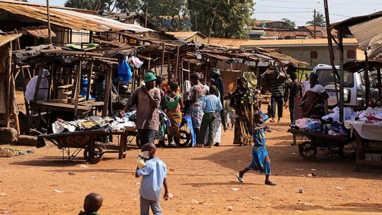 "Violência e pobreza impedem o progresso da África"